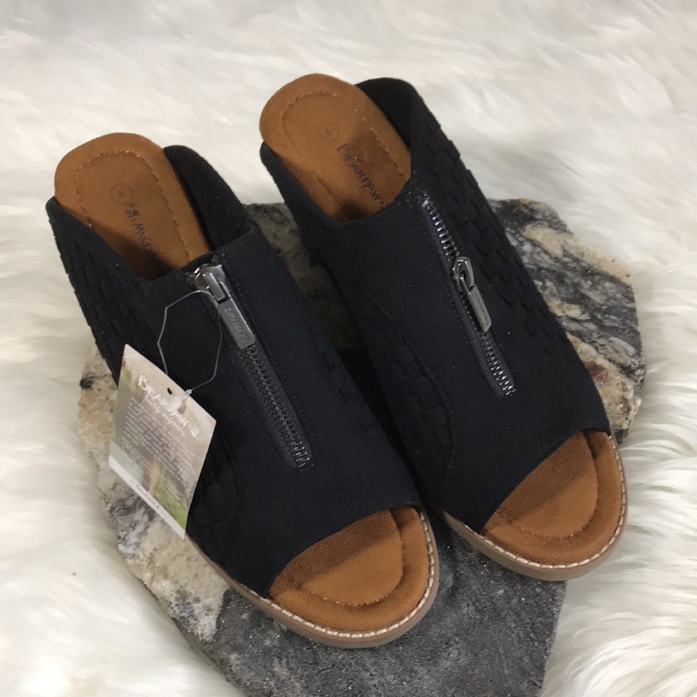 BearPaw Wedge Sandals, Black,  size 6 Brand New with Tag